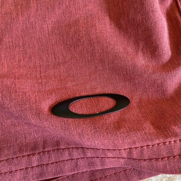Men’s Oakley Performance Fit Shorts Large 6” Inseam Burgundy - Picture 2 of 5